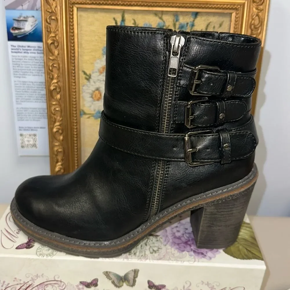 White Mountain 8 JOJO Black Heel Triple Buckle Double Zip Moto Ankle Booties